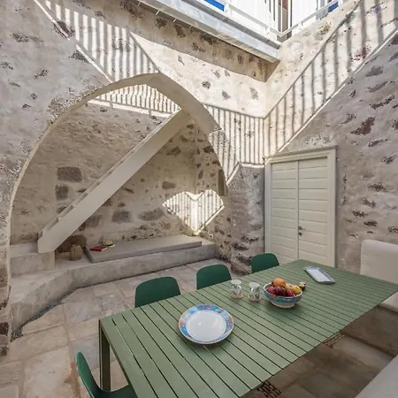 House & Dolce In Plaka (Milos)